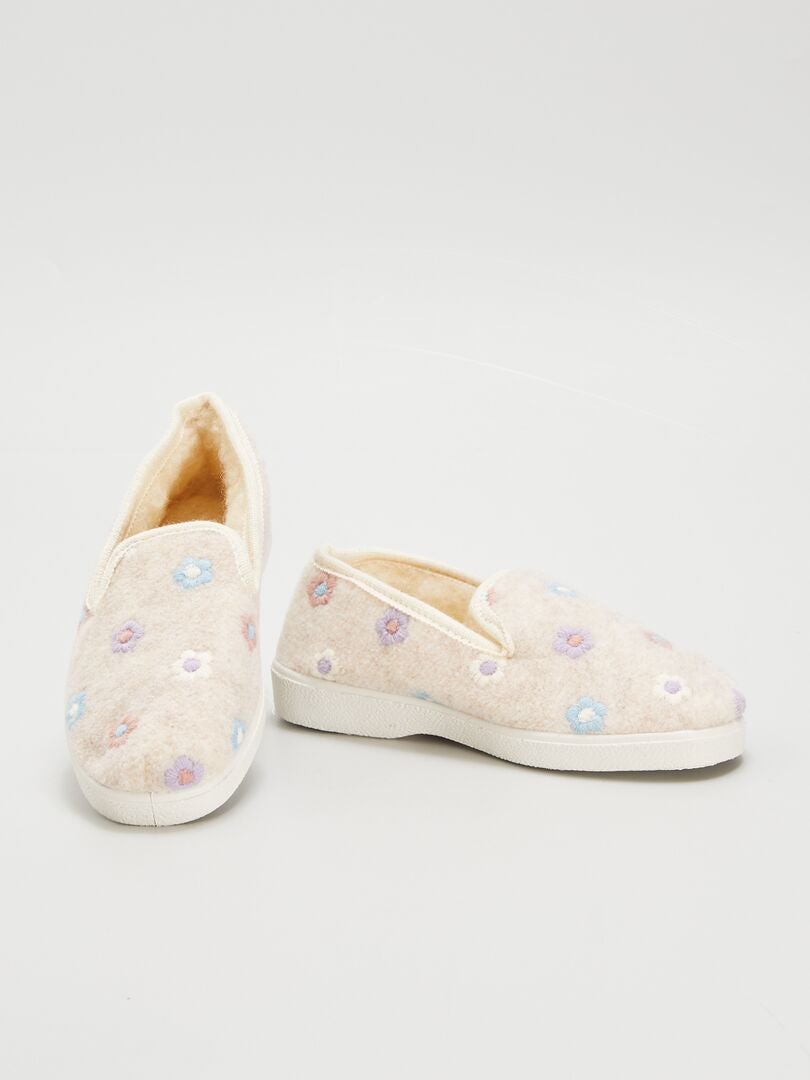 Pantufas com estampa floral - BRANCAS