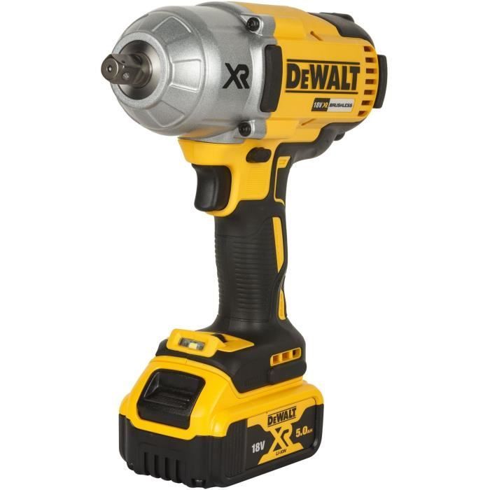 Llave de impacto DEWALT XR de 18 V y 5 Ah con batería de iones de litio, 3 velocidades, suministrada con 2 baterías en un estuche TSTAK, con clip y apilable.