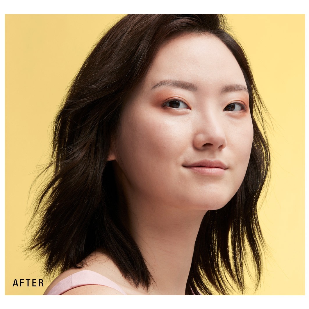 Rozjasňujúci make-up MAC Perfect Shot na tvár a telo – 50 ml