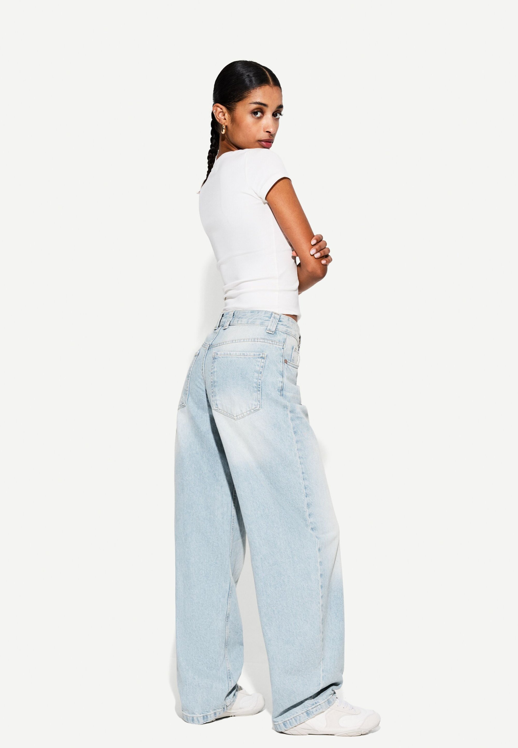 Bershka BALLOON - BAGGY - Jeans dalla vestibilità comoda - denim azzurro
