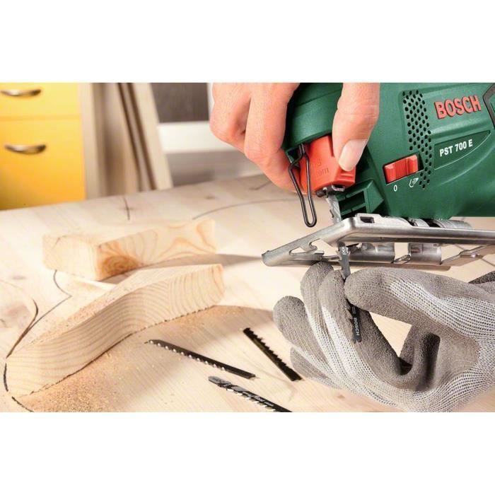 Bosch corded jigsaw - PST 700 E (500W, 70mm cutting capacity)