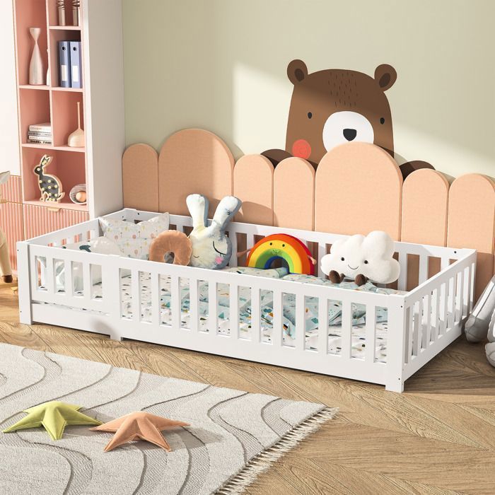 Lit enfant - cadre de lit au sol - 90 x 200 cm - Bois de pin massif - avec Barrière de Sécurité et porte - Certifié EN747 - Blanc