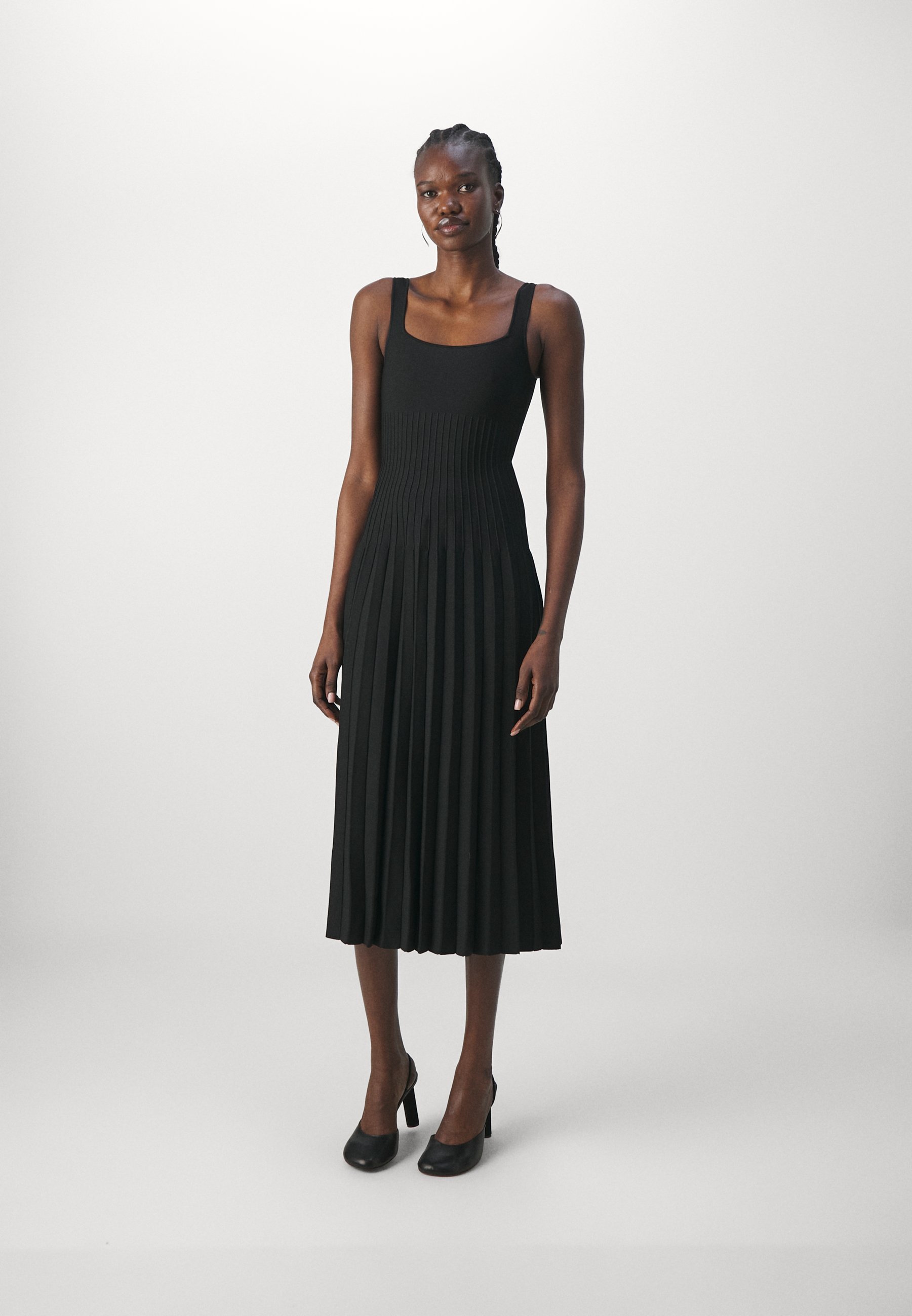 STAUD ELLISON DRESS - Svetrové šaty - black