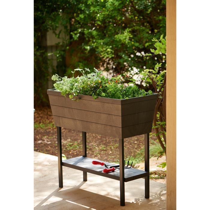Canteiro elevado KETER com pés, ideal para áreas urbanas - com aparência de madeira.
