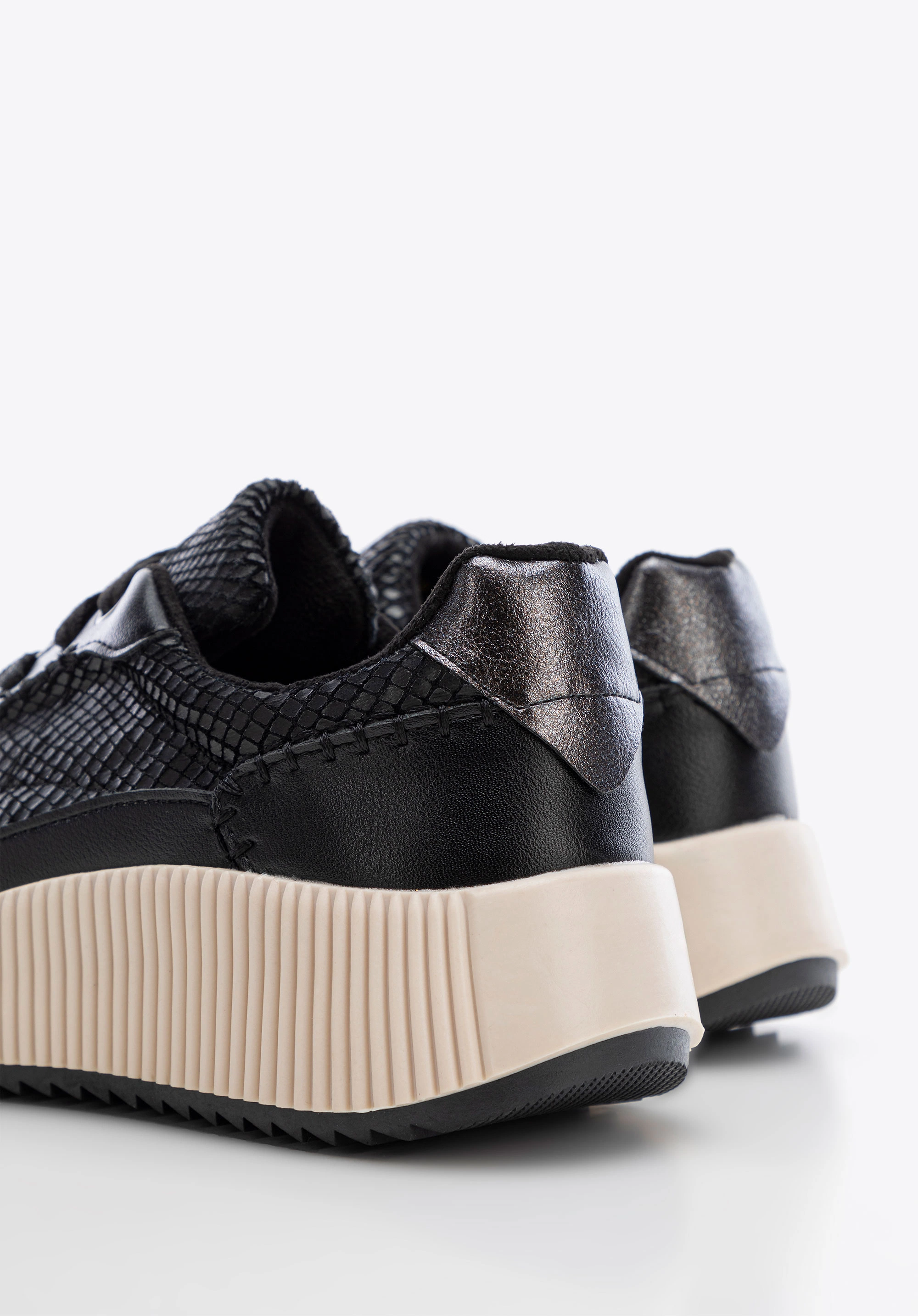 Damskie sneakersy z ekoskóry czarne