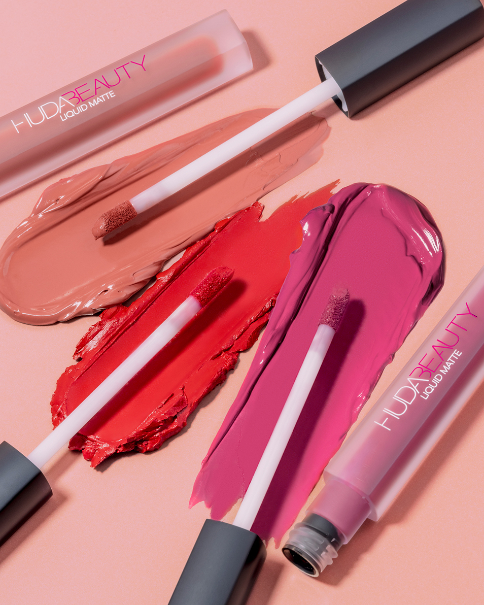 HUDA BEAUTY LIQUID MATT ULTRA-COMFORT OVERFØRSELSBESTANDIG LEPPESTIFT