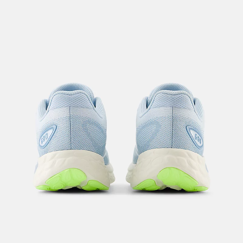 Fresh Foam 680 v8 para mulheres – Azul Quarry com detalhes em Azul Cromado e Sal Marinho