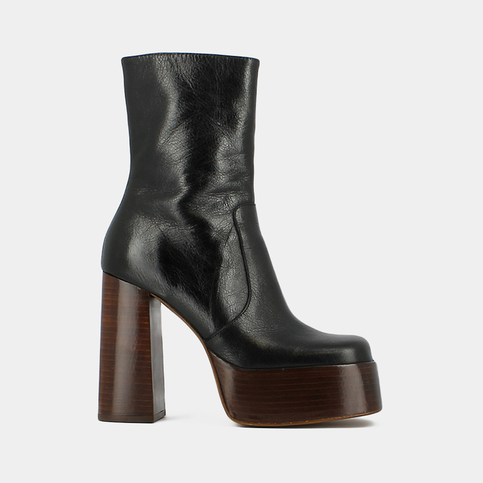 Boots à plateformes et bouts carrés  en cuir vieilli noir