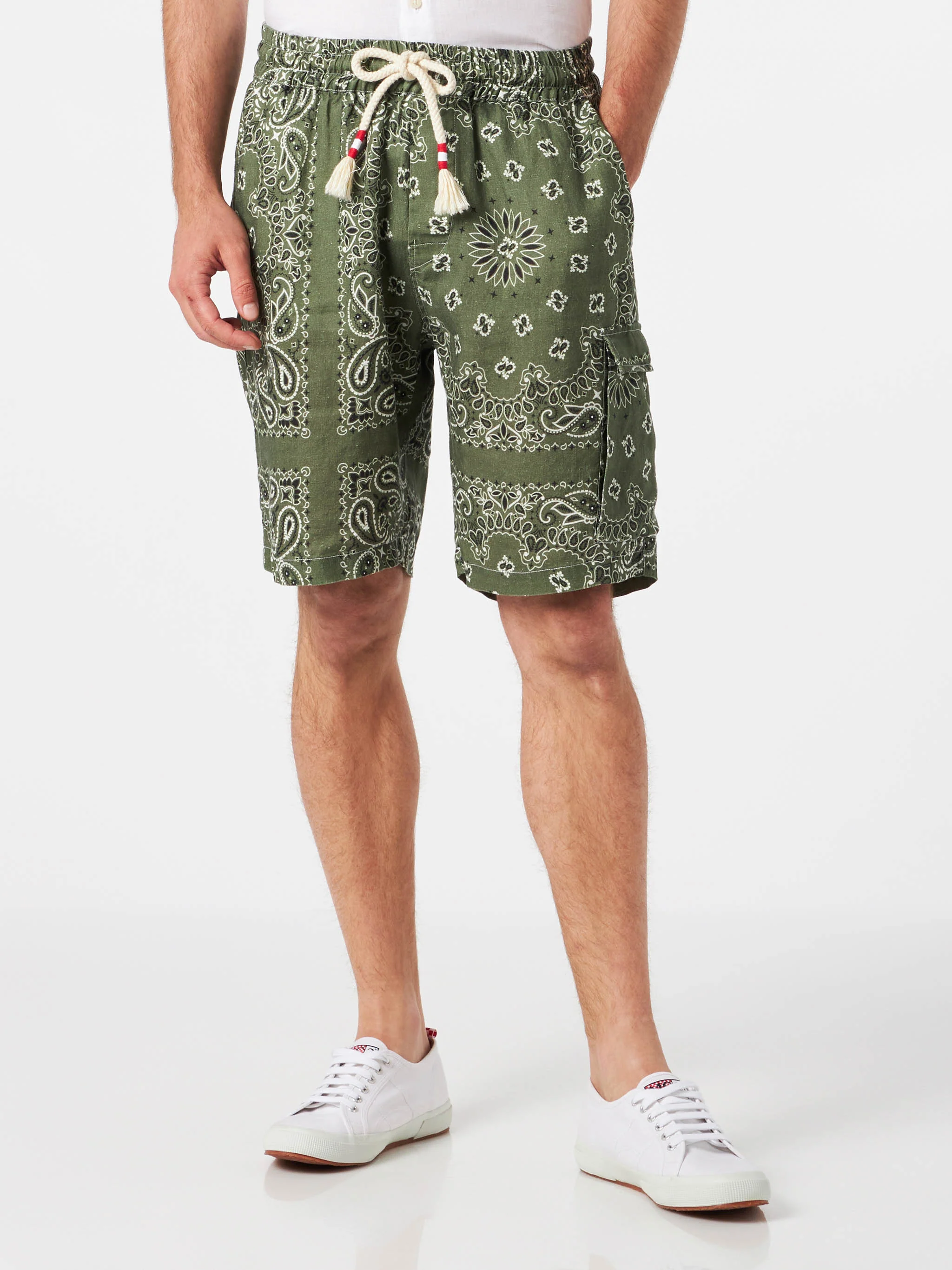 Militairgroene linnen herenshorts met bandana-print