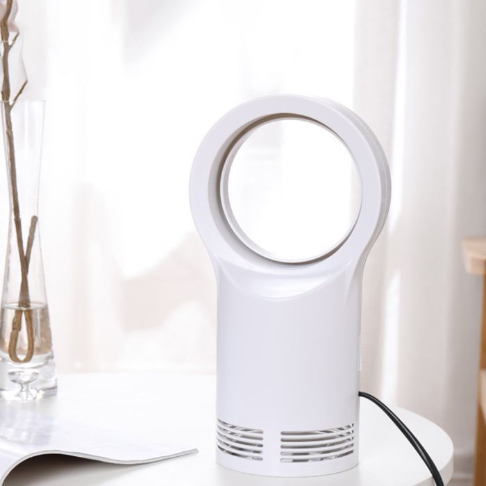 Calefactor de oficina. Pequeño radiador eléctrico doméstico transfronterizo sin lámina.