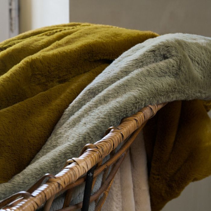 TANUKI maxi polyester throw 150x200 cm faux fur hay yellow