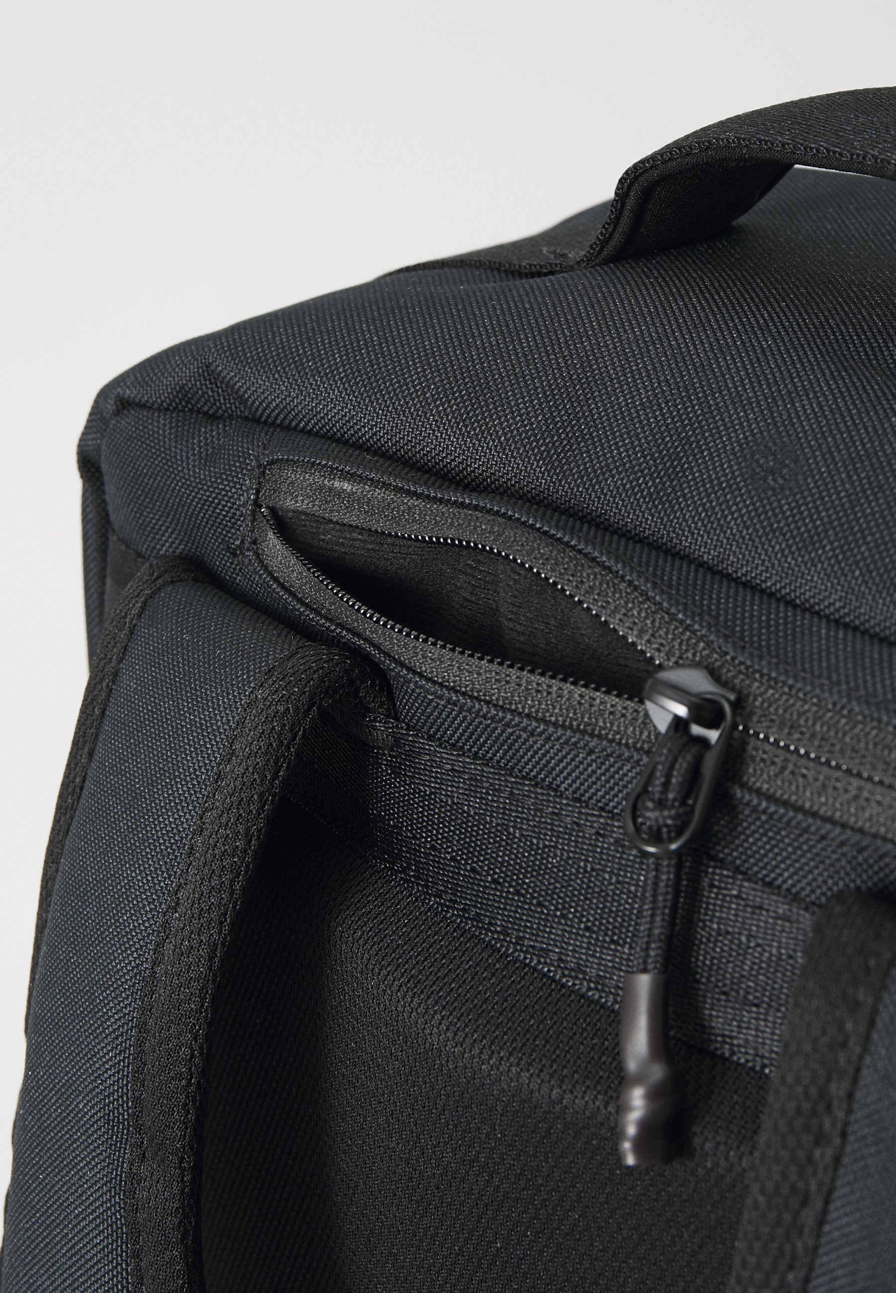 Sac à dos Nike Performance UTILITY - noir/gris fumé foncé