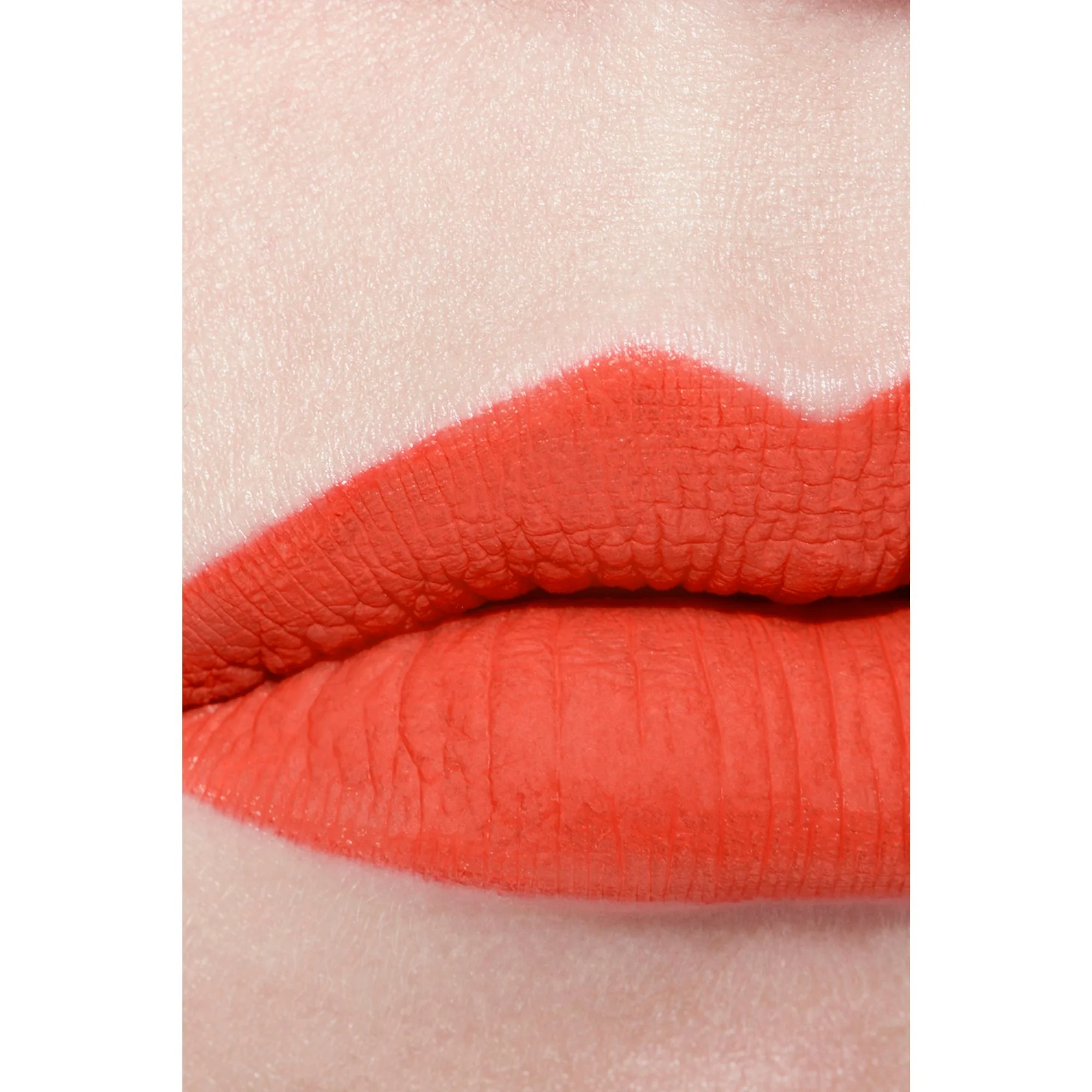 ROUGE ALLURE LIQUID VELVET - IL ROSSETTO FLUIDO OPACO INTENSO ULTRA-TENUTA