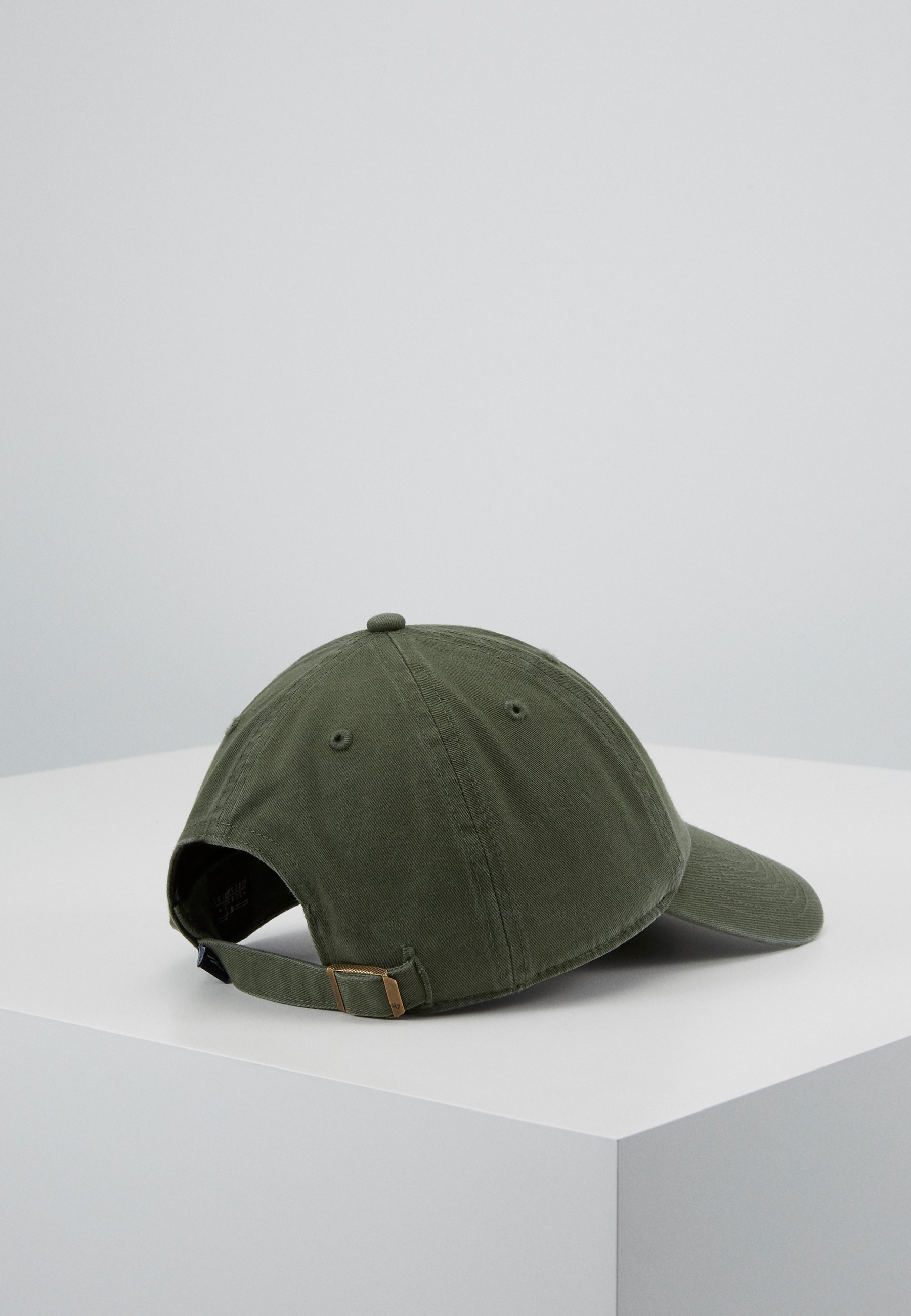 '47 Caps