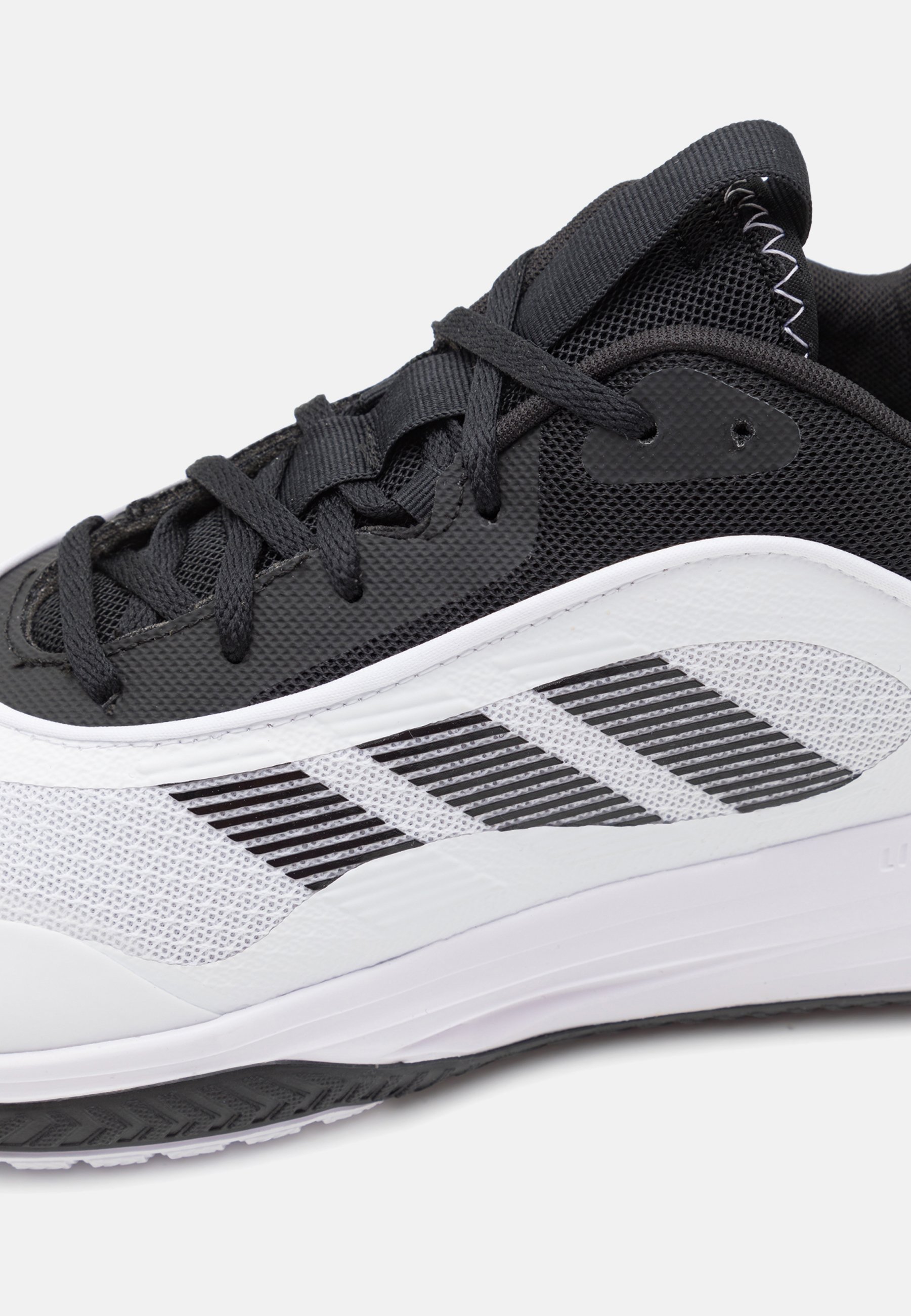 adidas Performance OWN THE GAME 3 - Krepšinio bateliai - balti/juodi