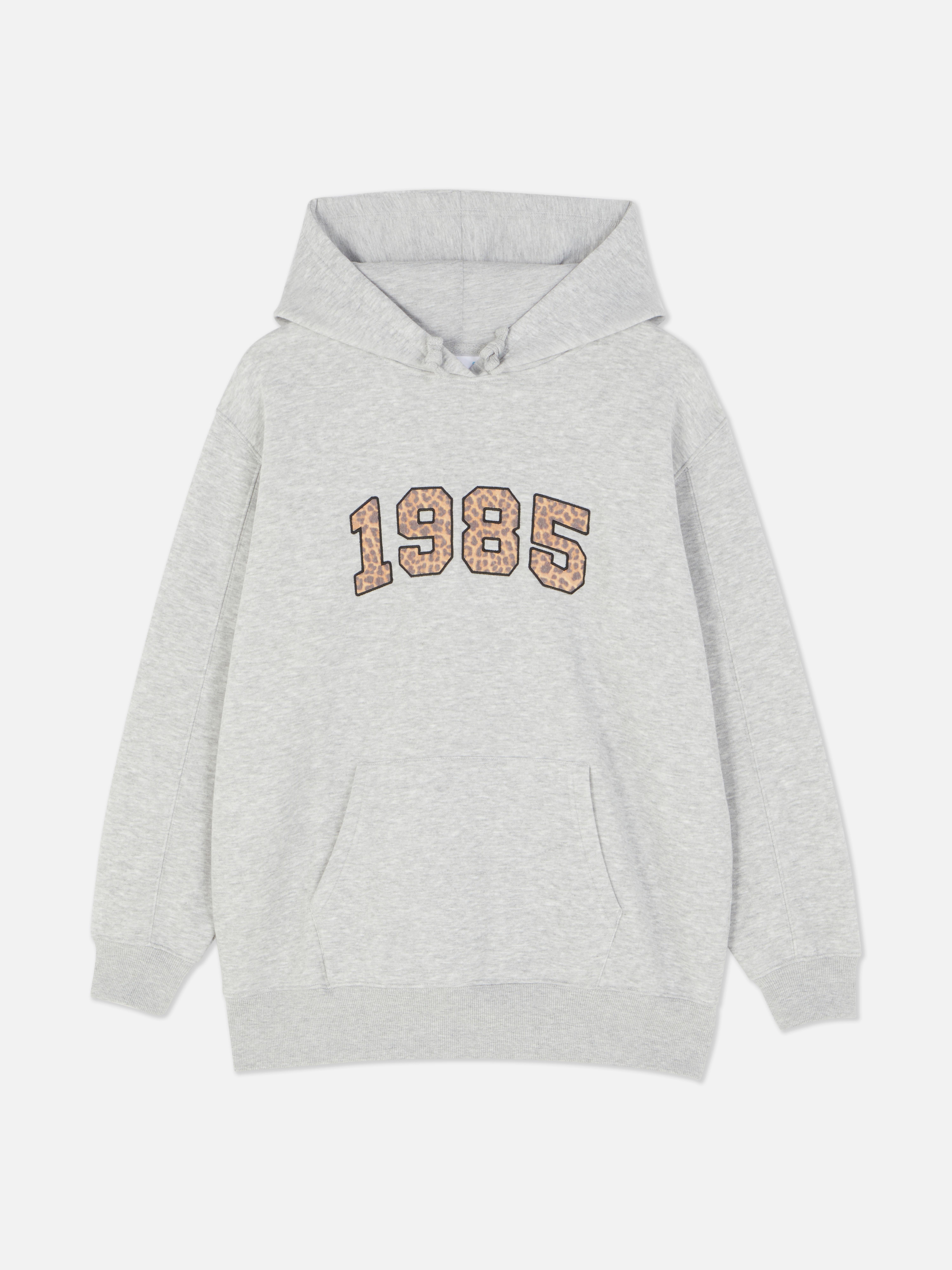 Οβερσάζ φούτερ με κορδόνι Ένα oversized φούτερ με κορδόνι, τσέπη καγκουρό και μοντέρνο μπροστινό μέρος