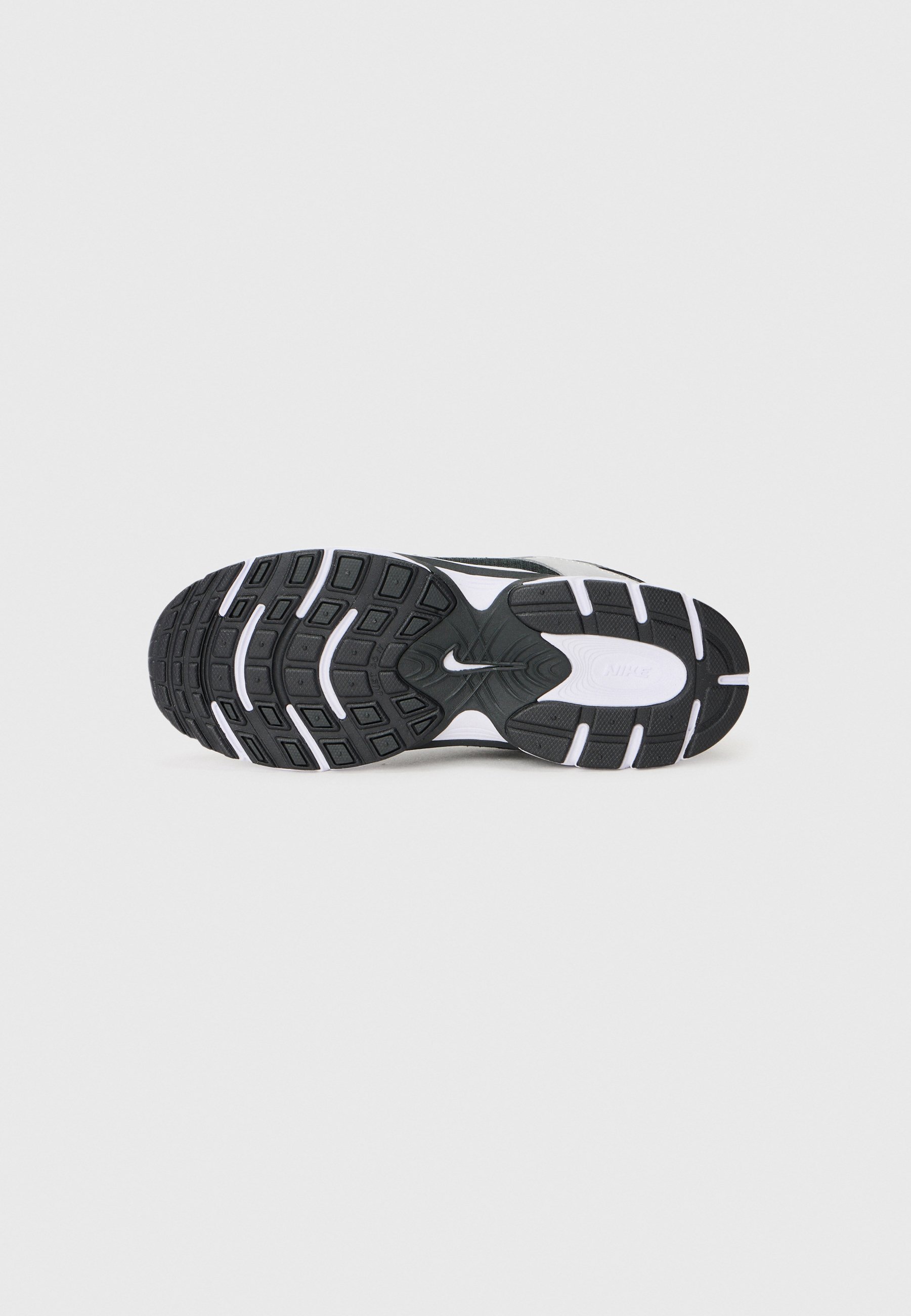 Nike Sportswear V5 UNISEX - Buty sportowe - czarny/antracytowy/szary dymny