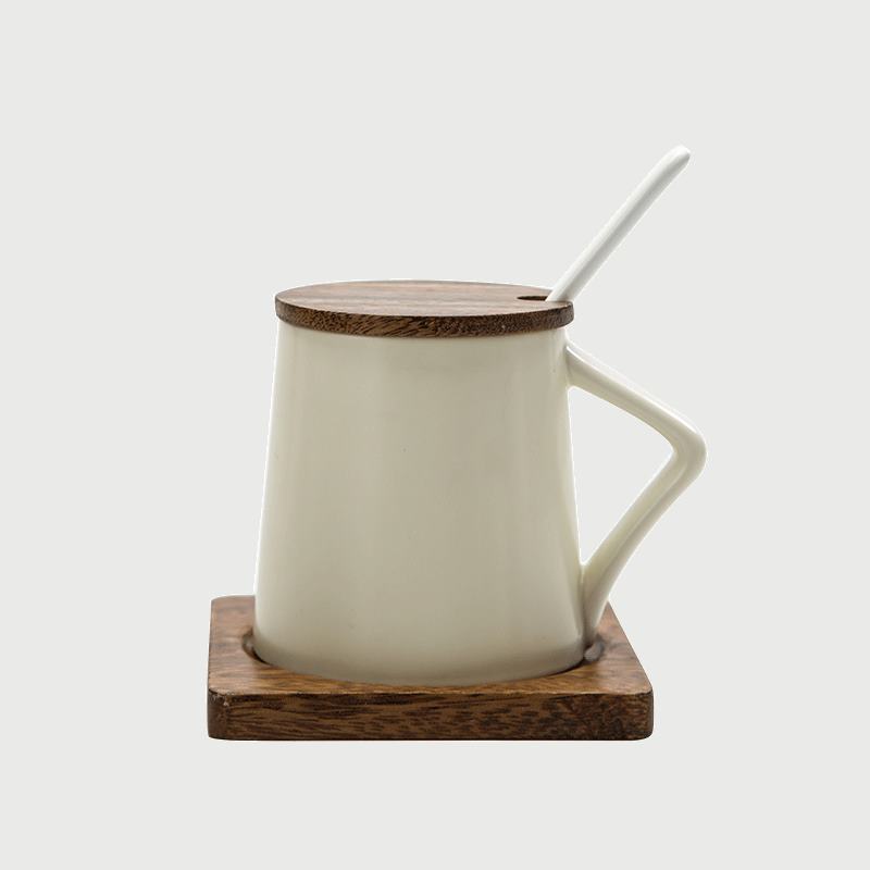 Mug rétro en céramique avec couvercle en bois, gobelet mélangeur pour le bureau, sous-verres inclus, mug à lait personnalisé unique Kubek Do Kawy, mug entre amis AB50CU