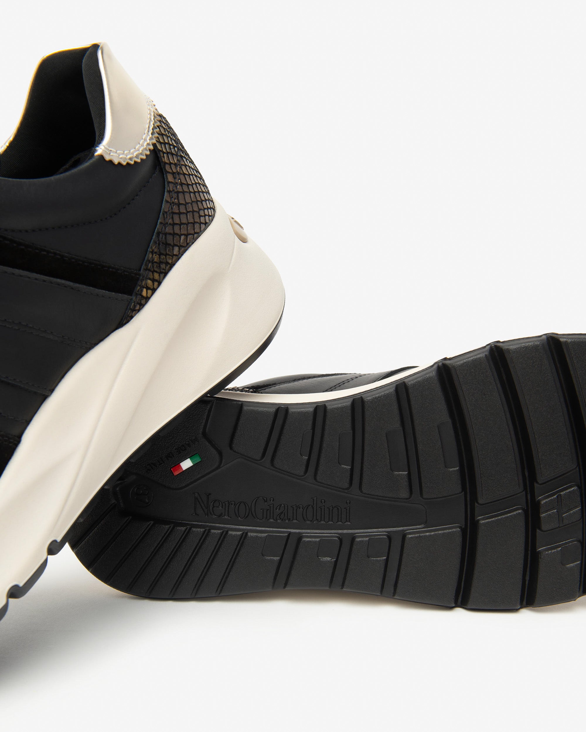  Damen-Sneaker aus Wildleder, Leder und technischen Materialien