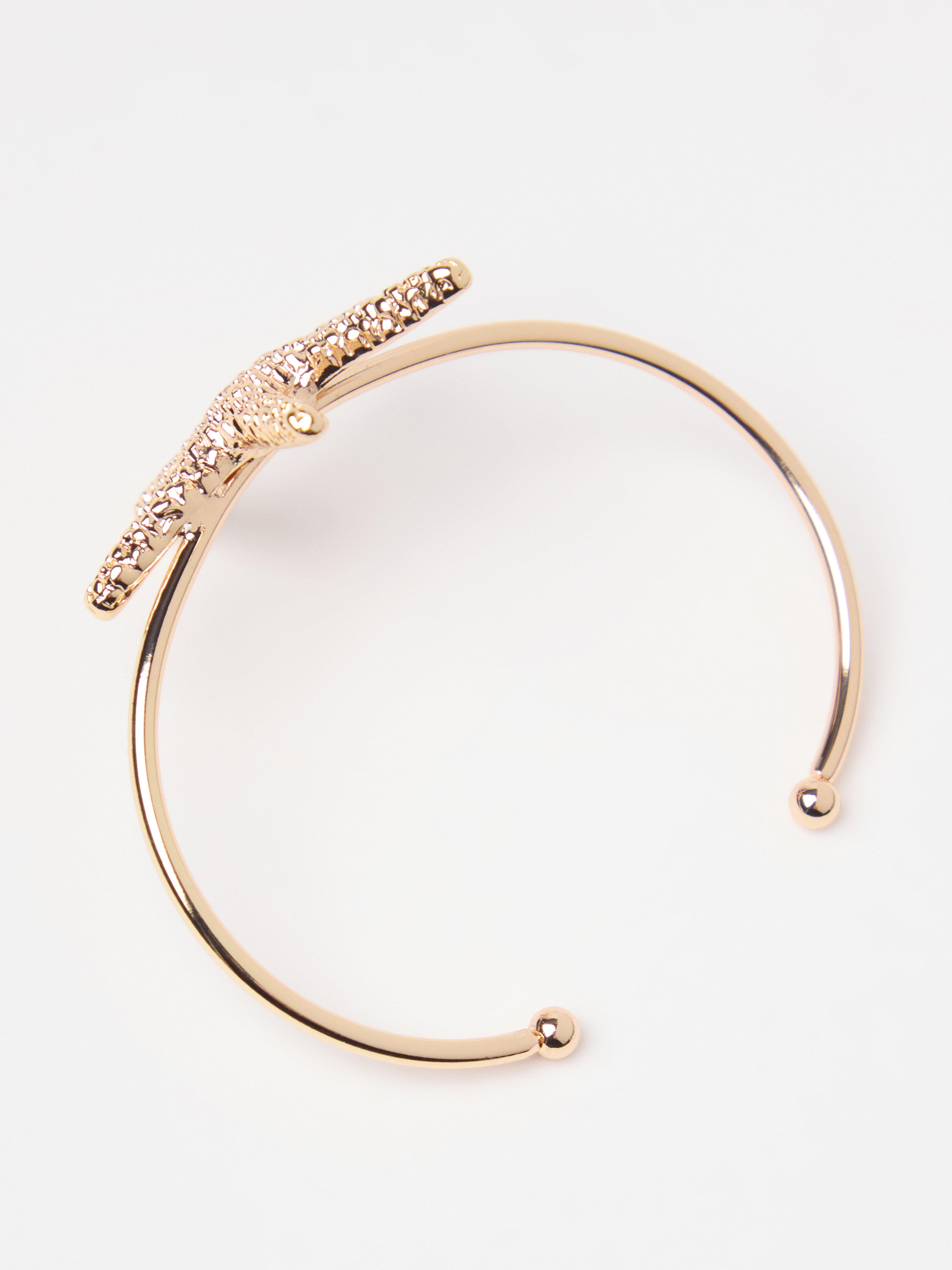 Pulseira dourada com estrela-do-mar