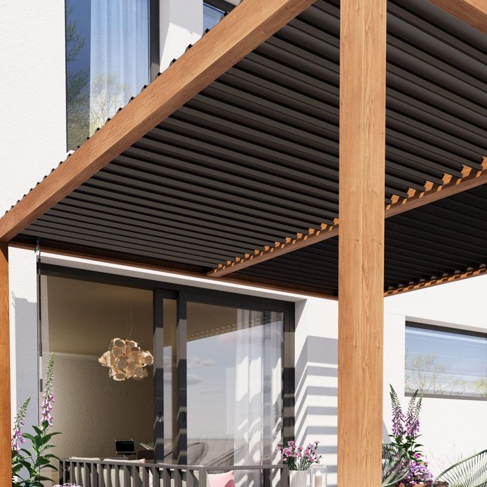 Pérgola PRIMEYARD de 4x4 m con postes de aluminio efecto madera y lamas de acero ajustables.