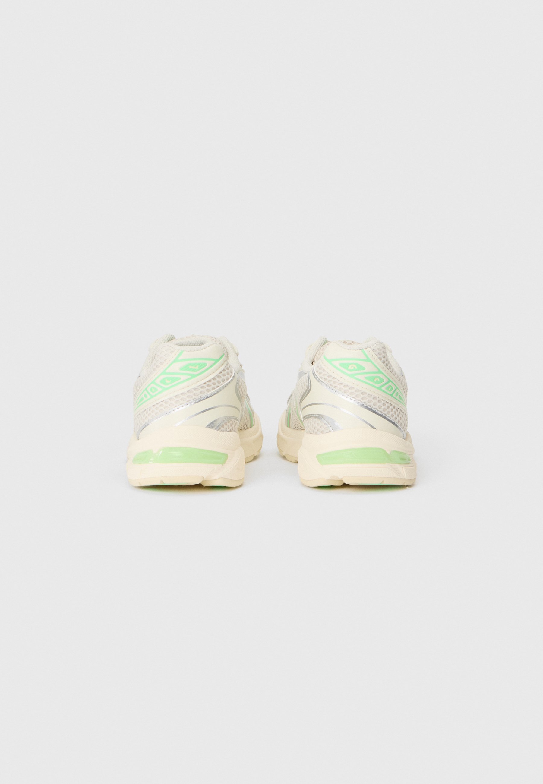 Tênis ASICS SportStyle de cano baixo