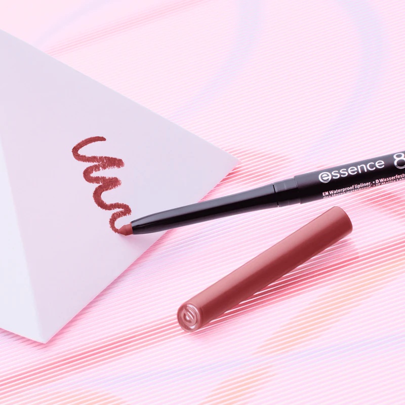 essence 8h Matte Comfort мат оловка за усне са оштрачем