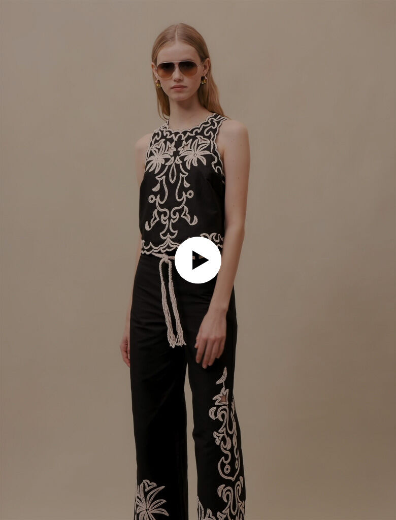 Top scurt brodat - Negru