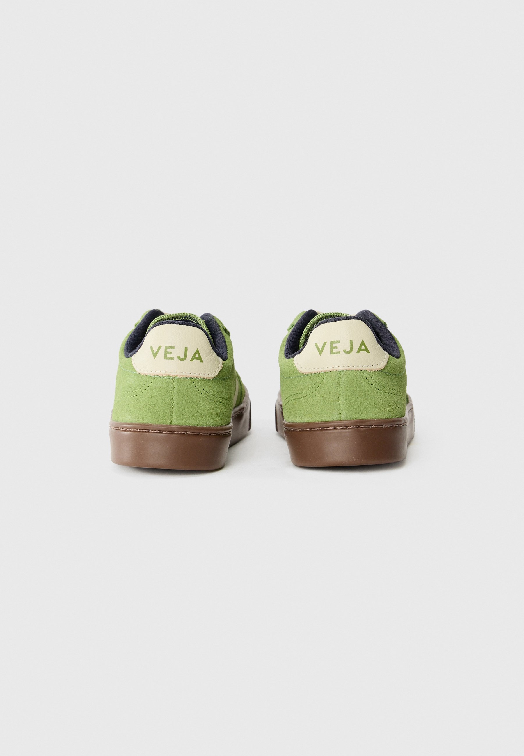 Veja VOLLEY UNISEX - Baskets basses - green