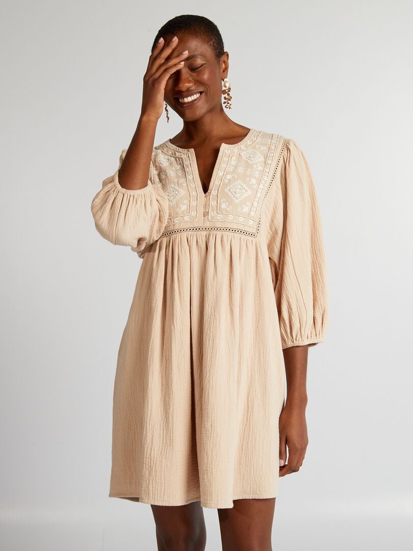 Vestido com bordado - BEGE