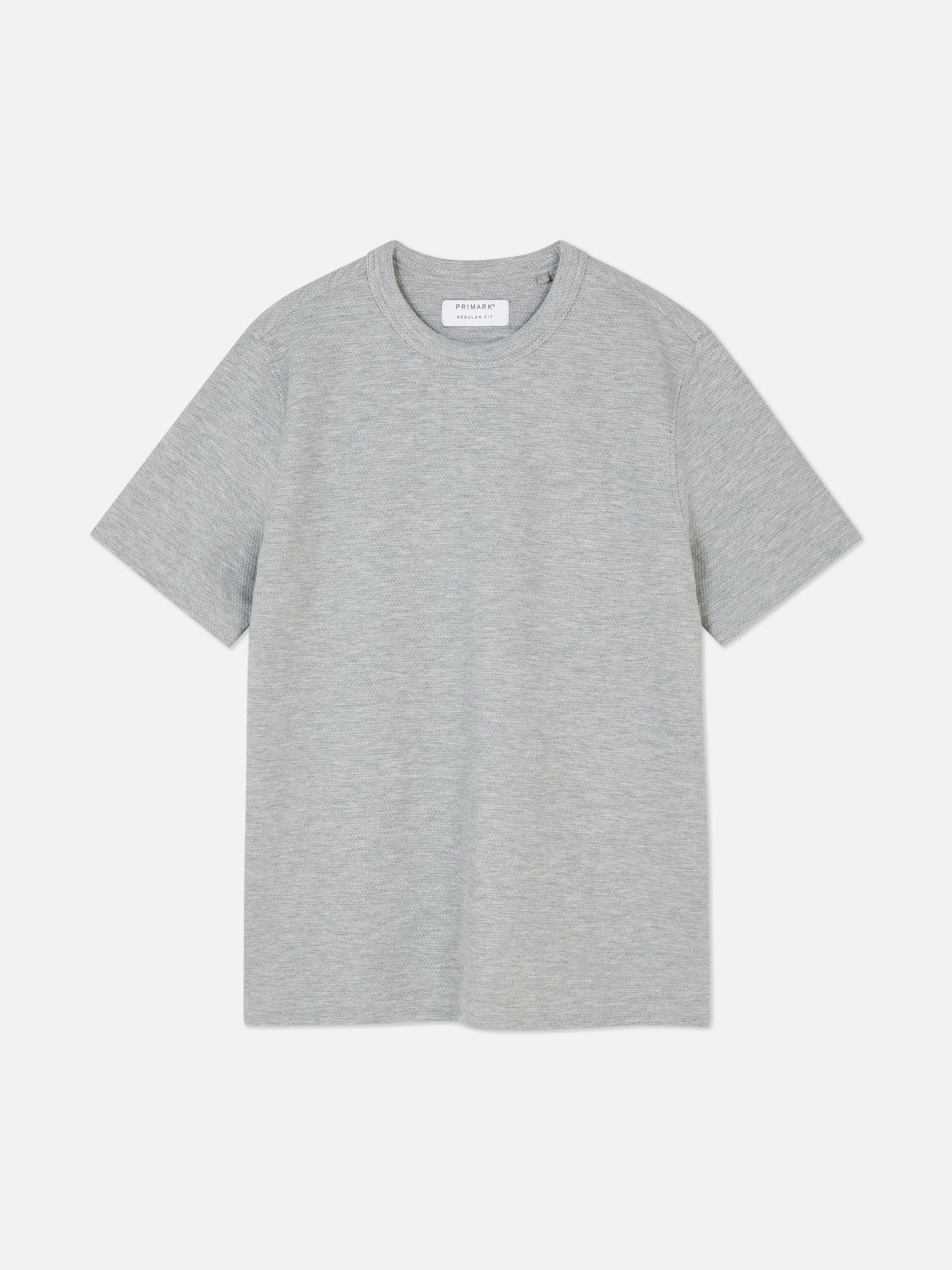 T-Shirt mit Wabenstruktur Ein T-Shirt mit Rundhalsausschnitt, kurzen Ärmeln und Wabenmuster
