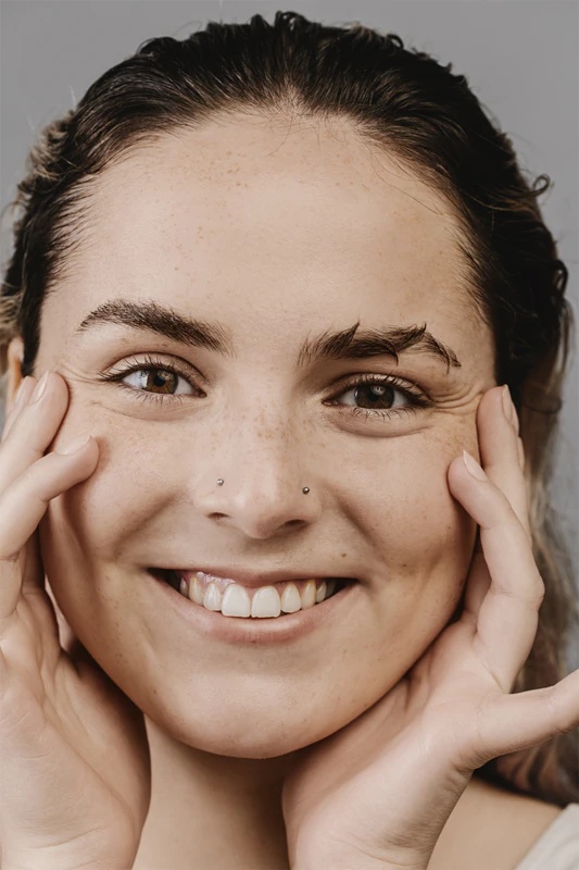 MÁDARA Grow & Fix skropstu un uzacu augšanu stimulējošs serums