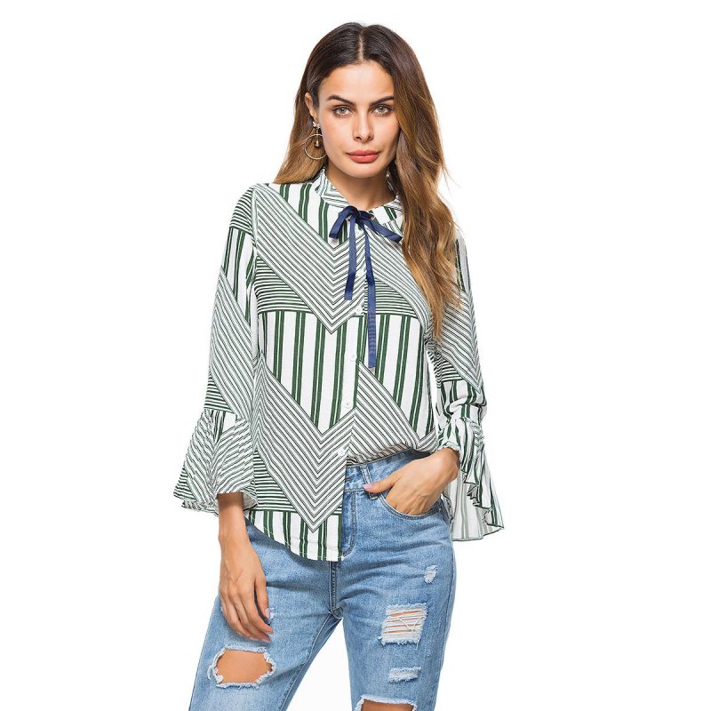 Camicia da donna autunnale alla moda con stampa geometrica, maniche a tromba plissettate, in cotone e lino, casual, street fashion.