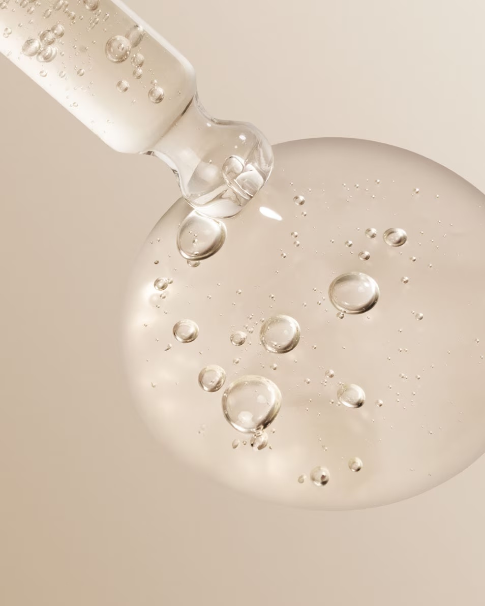 Picături de bronzare cu acid hialuronic CLAY AND GLOW Picături de bronzare cu acid hialuronic