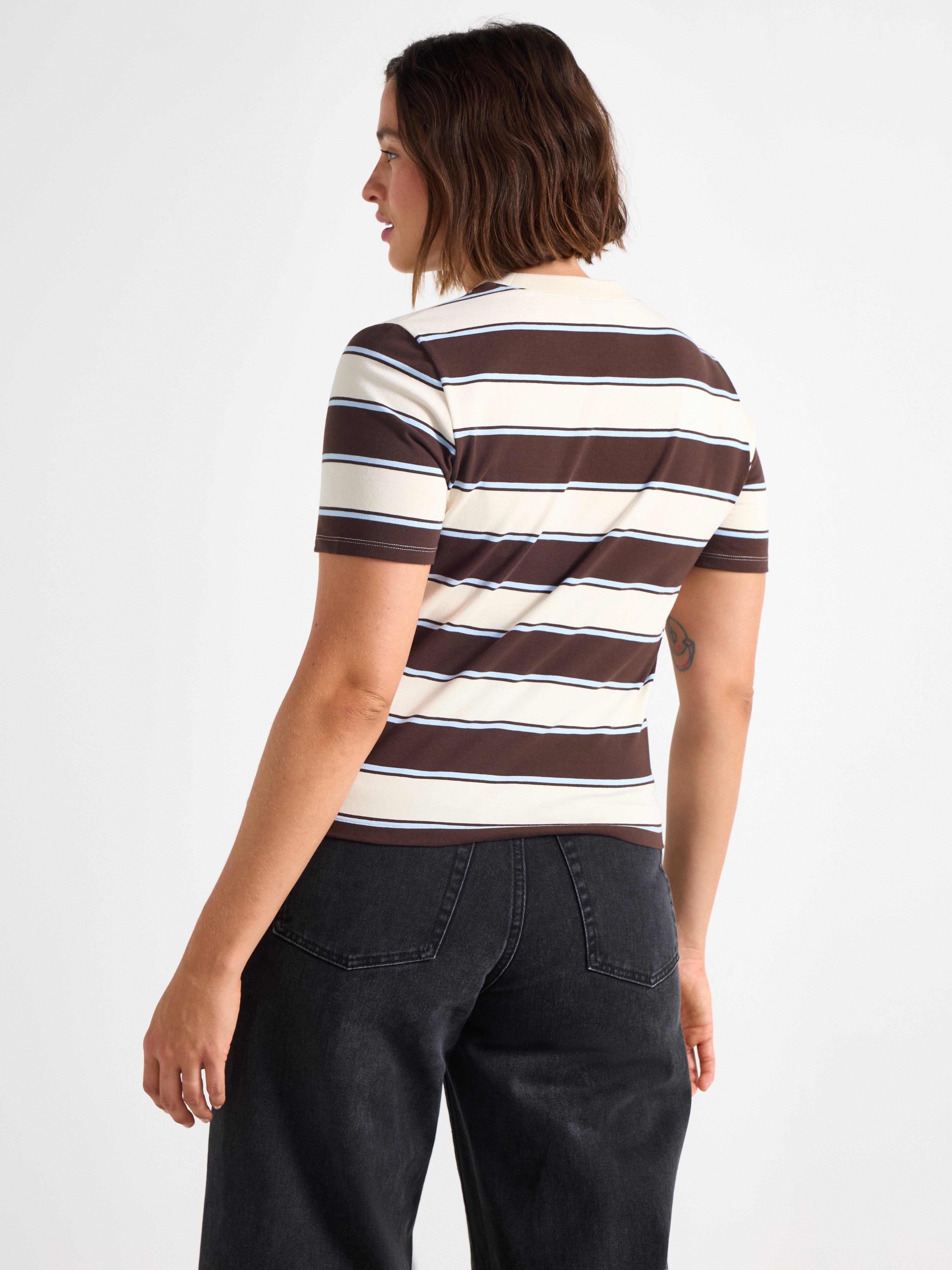 Camiseta marrom escura
