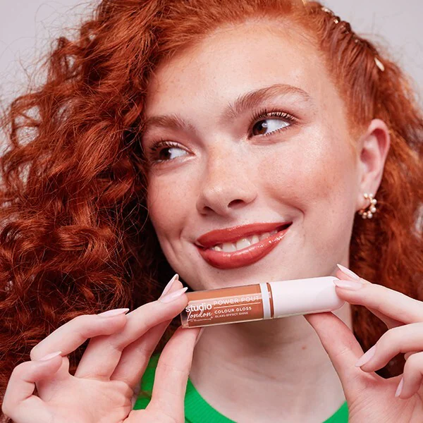 Studio London Power Pout Colour Gloss Añade Confianza
