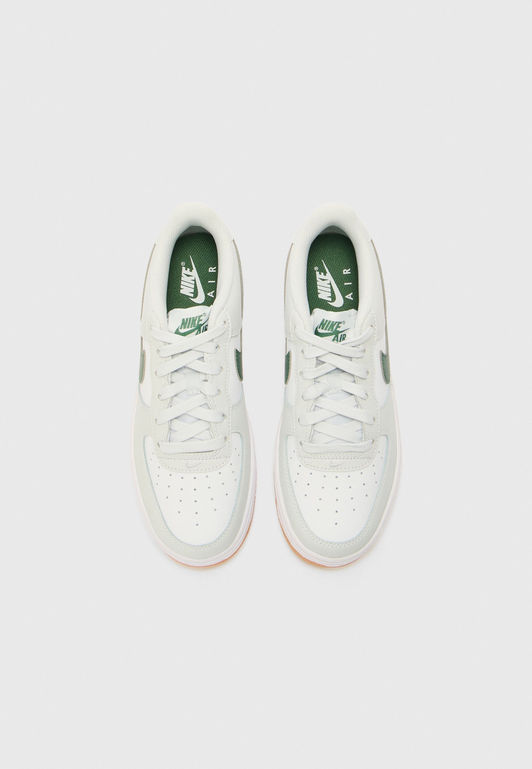 Nike Sportswear AIR FORCE 1 UNISEX - Sneaker - Photon Dust/Weiß/Fir/Gum Med Brown