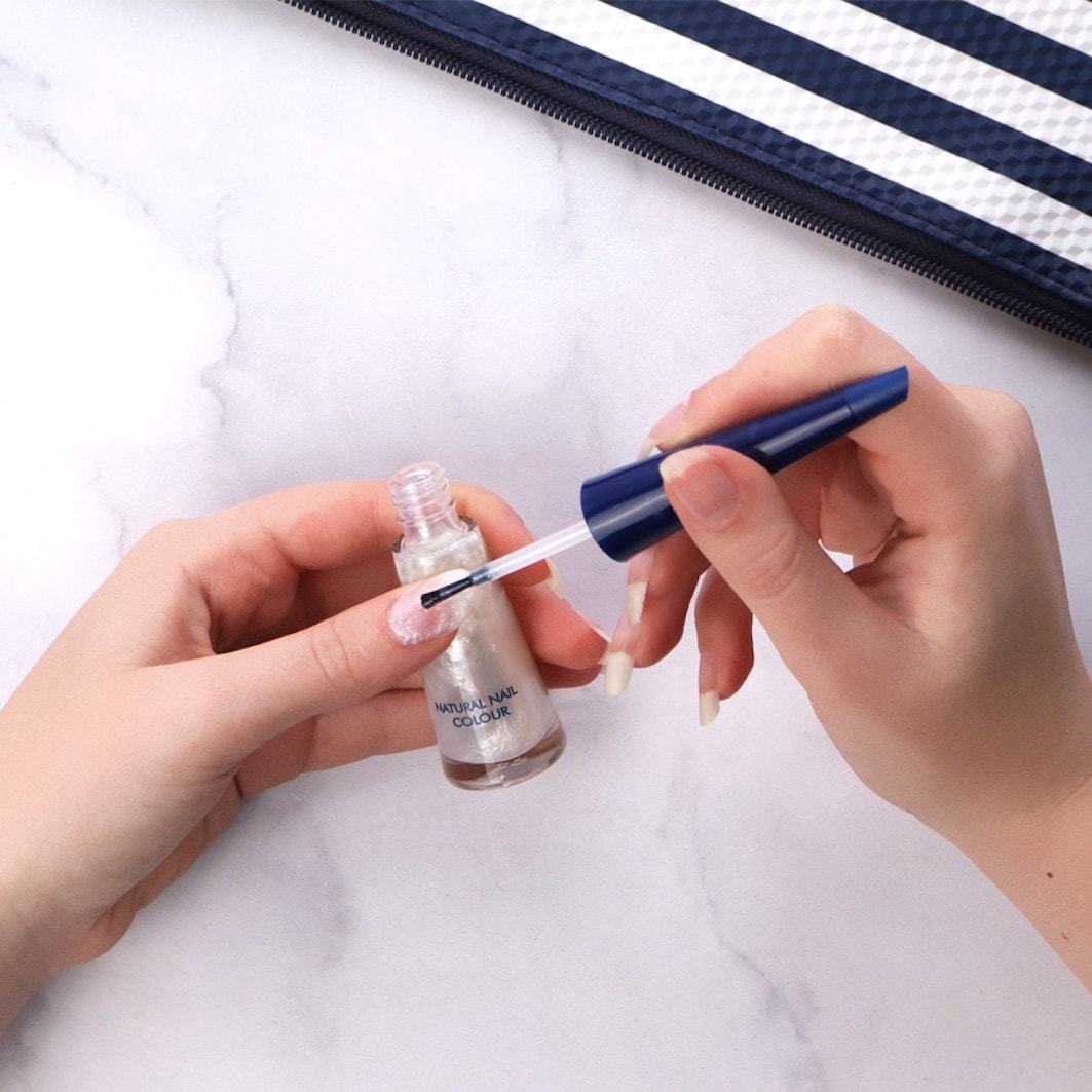 Herome Cosmetics nagu laka roku kopšanai Dabīga nagu laka Glamour - 8 ml