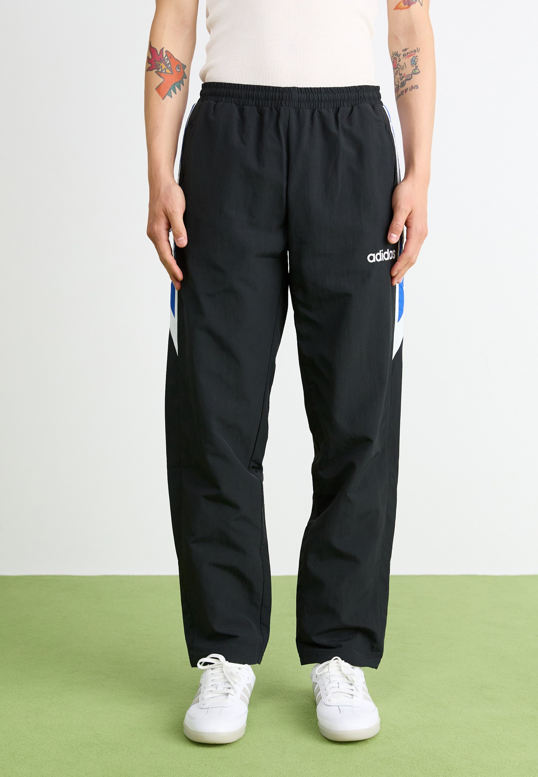 adidas Originals TRACK PANT - Teplákové kalhoty - black/white/blue
