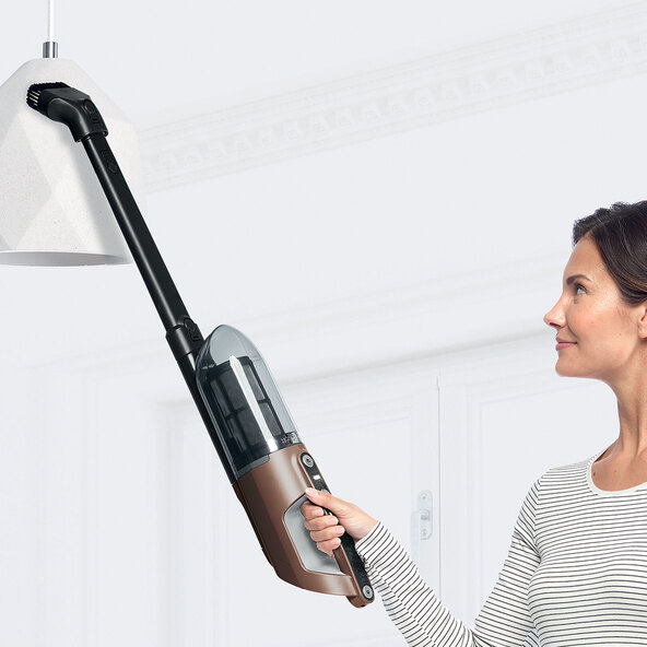2-in-1 cordless and handheld vacuum cleaner