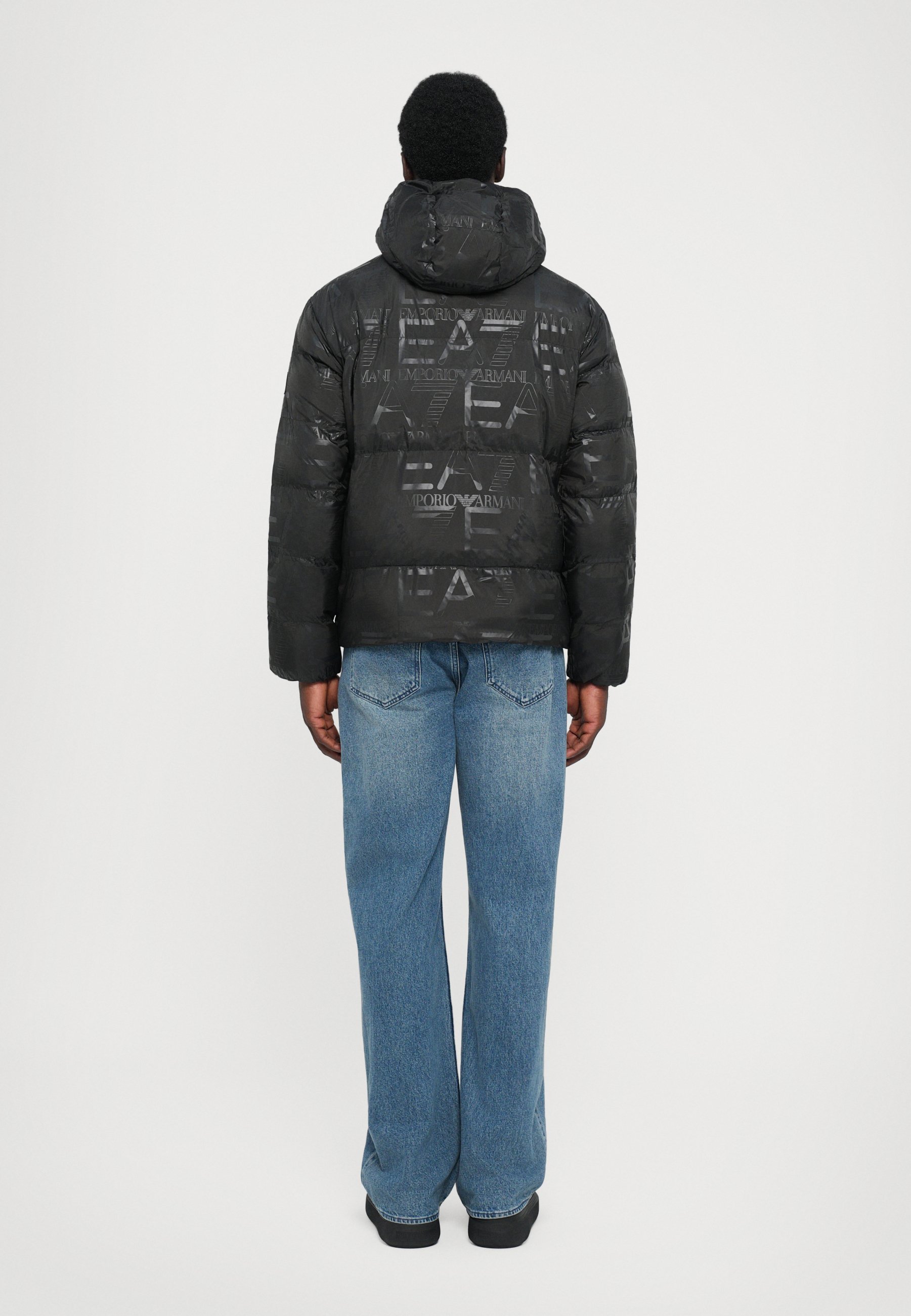 EA7 Emporio Armani MOUNTAIN KAPUZENJACKE MIT LOGO-REPEAT - Winterjacke - schwarz