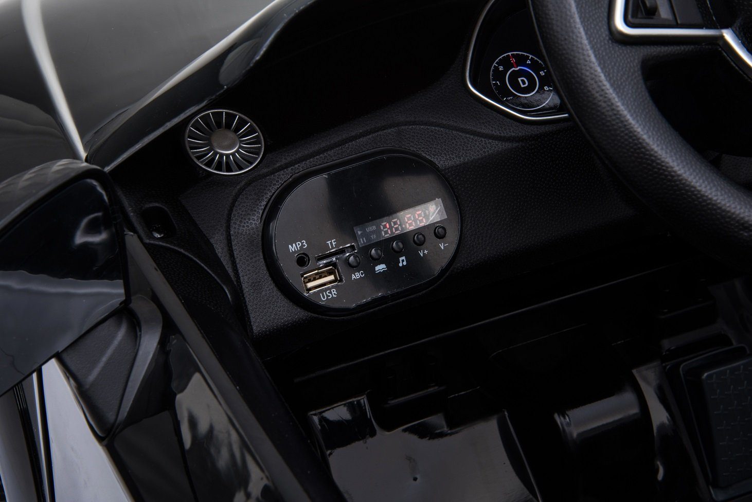Hračkářství Elektrické dětské autíčko Audi TT RS Cabrio s dálkovým ovládáním, USB a MP3, 2x30W, nosnost 35 kg