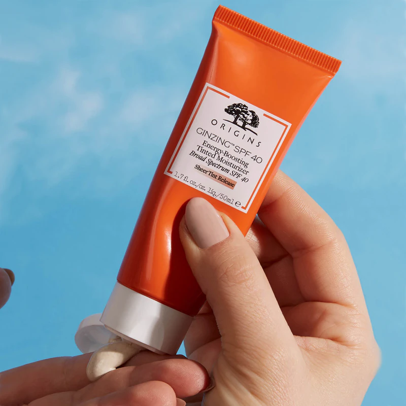 Origins GinZing™ Energy-Boosting tónovaný hydratačný revitalizačný denný krém SPF 40