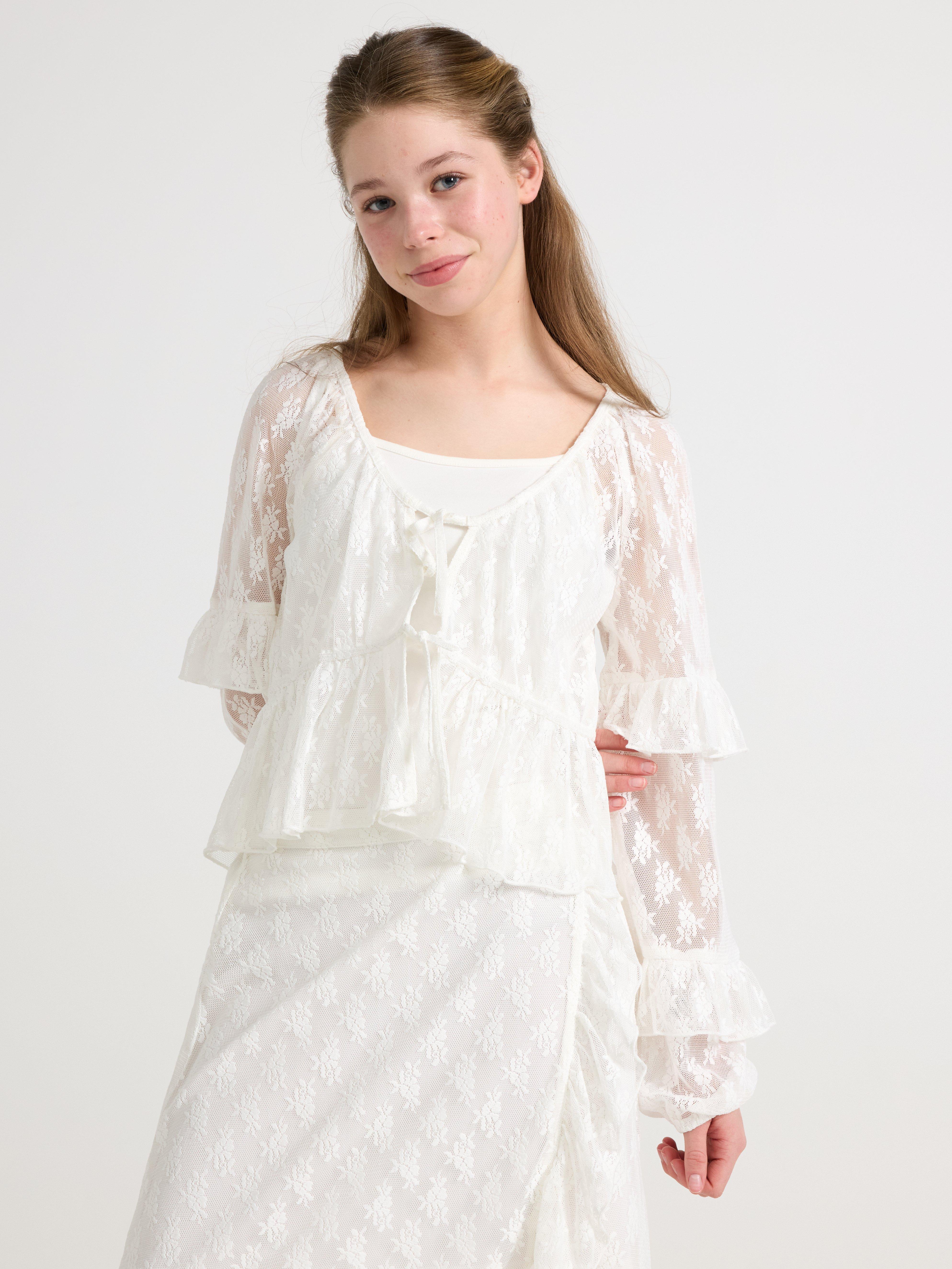 Blusa de renda com babados, cor off-white.