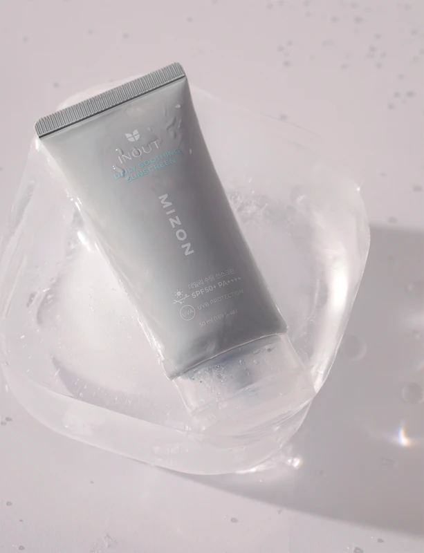 Mizon Inout Daily Soothing Sunscreen, een ultralichte, beschermende vloeistof met een kalmerend effect.