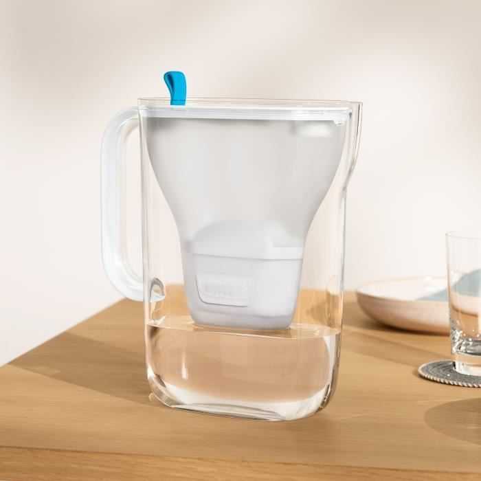 Jarra filtrante BRITA - Modelo Azul - Capacidade de 2,4L (1,4L de água filtrada) - Inclui 1 cartucho Maxtra Pro All-In-1