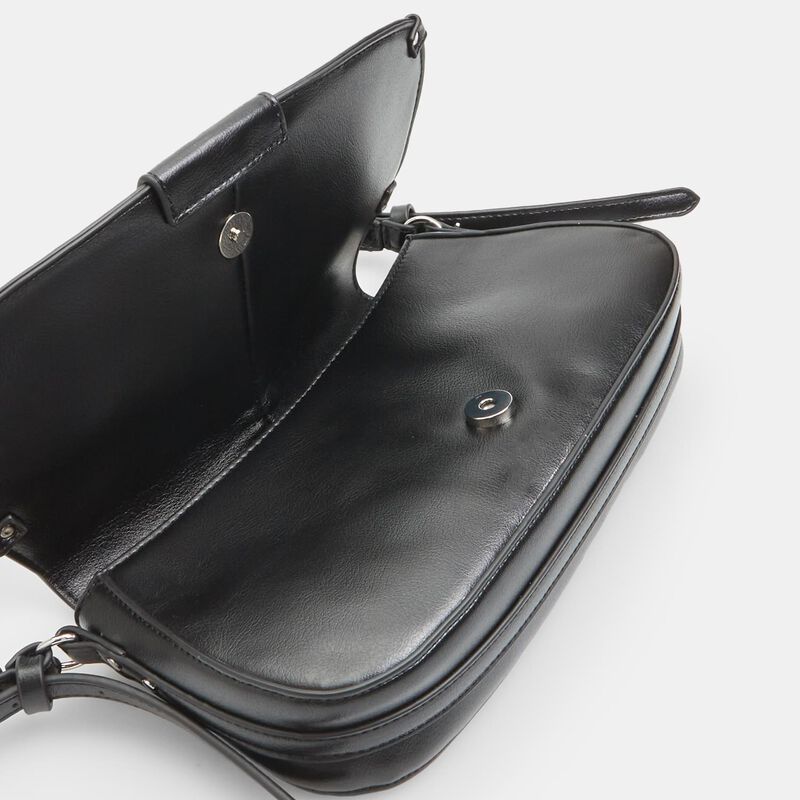Crossbody från Bata Red Label med fibbie