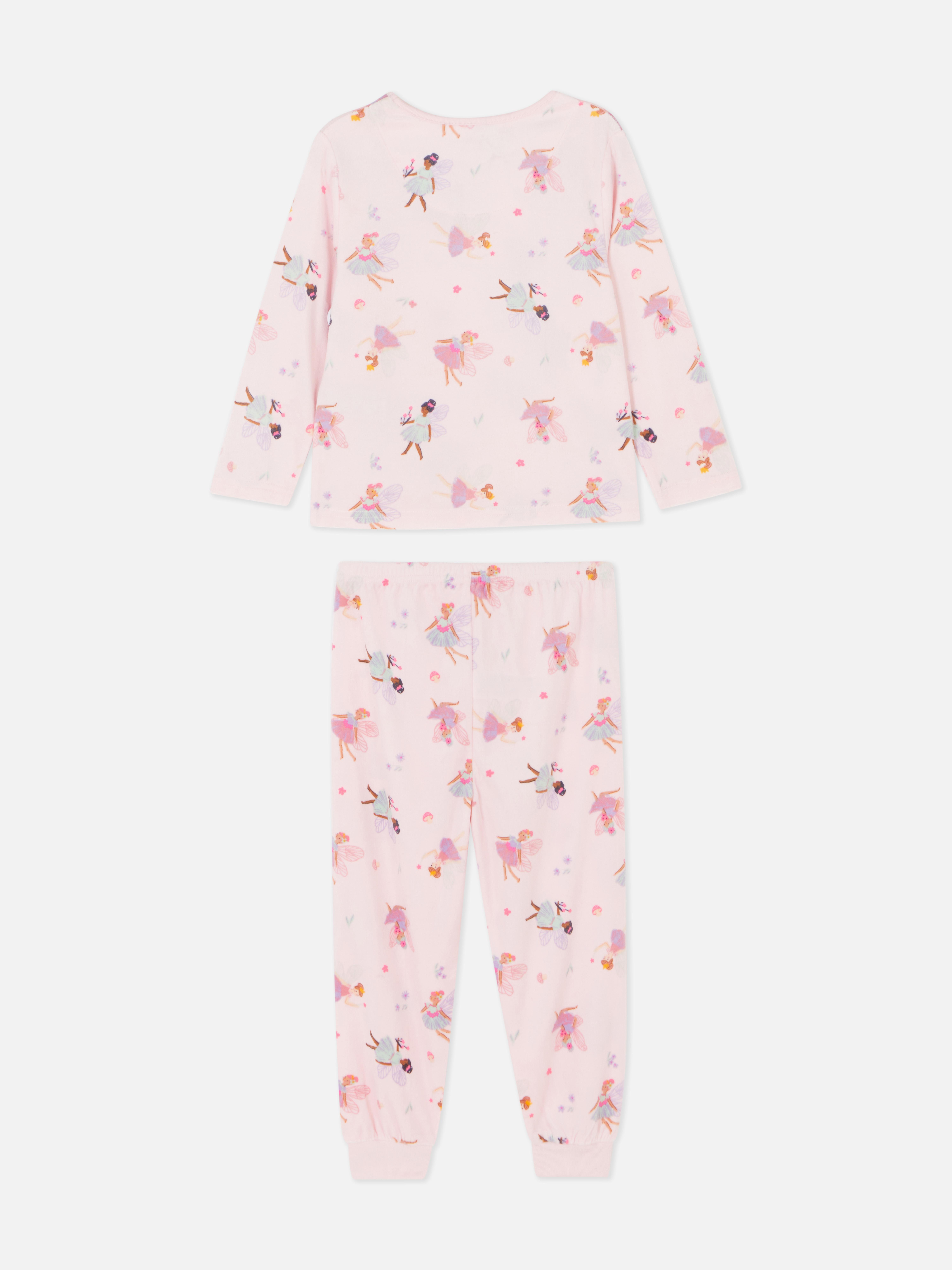 Langer Velourspyjama mit Feenmotiv. Dieser Pyjama mit langen Ärmeln und Hosen ist eine gemütliche Option für die Nachtruhe.