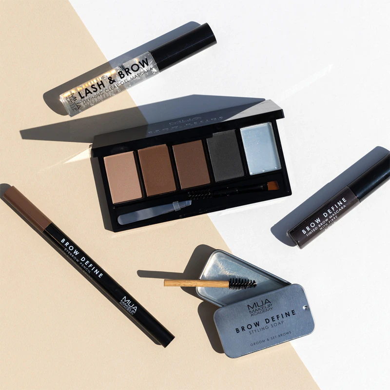 Lápis para sobrancelhas Brow Define da MUA Makeup Academy com pincel