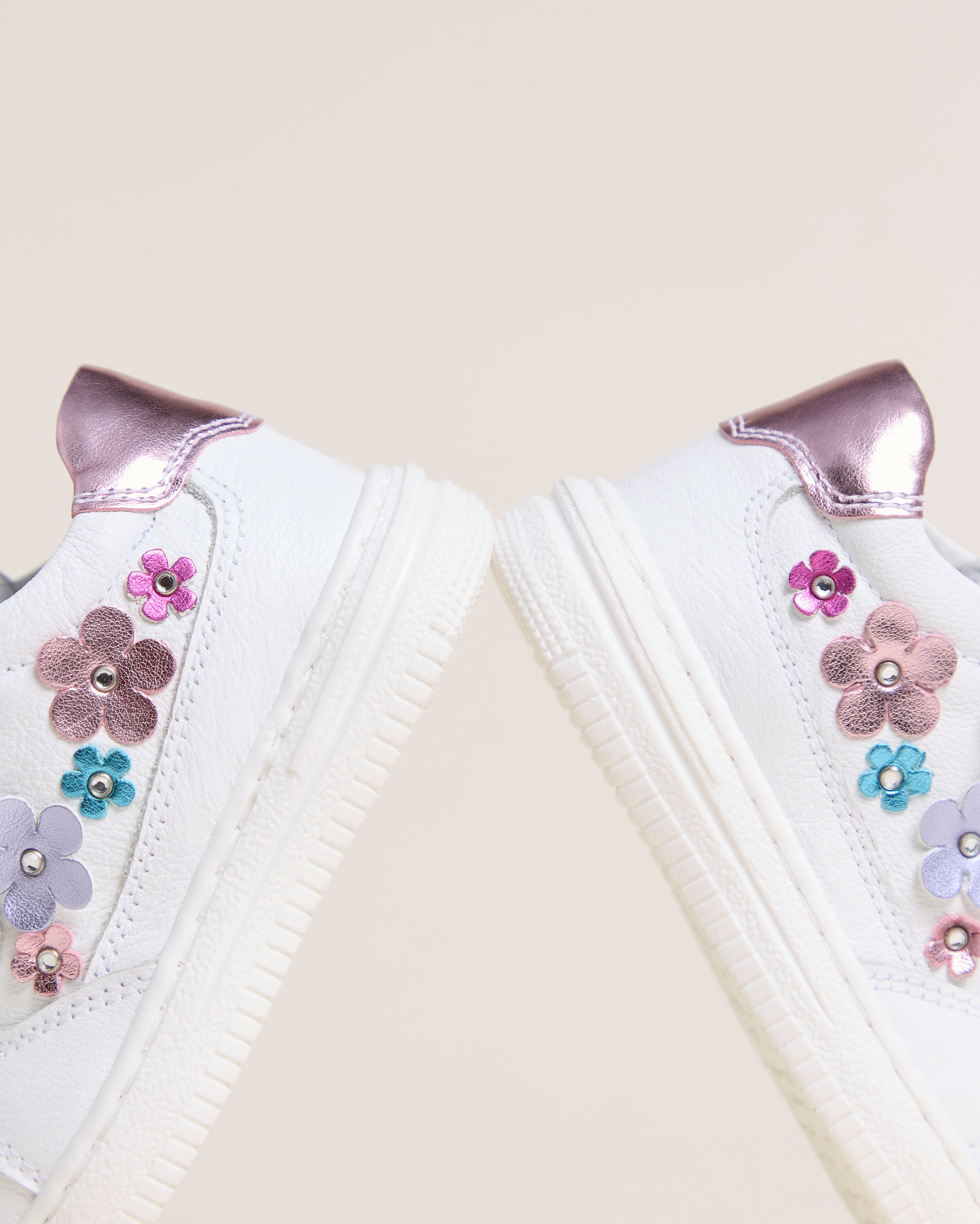  Junior-Sneaker für Mädchen aus Leder und Funktionsmaterial